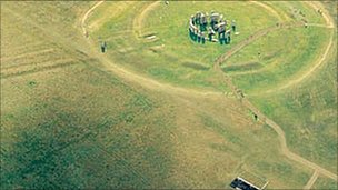 a344-stonehenge-road An aerial view of Stonehenge without the A344 road