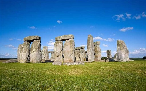 Stonehenge_2287890b Be careful driving past Stonehenge. It's the landmark most likely to distract motorists. Photo: Alamy
